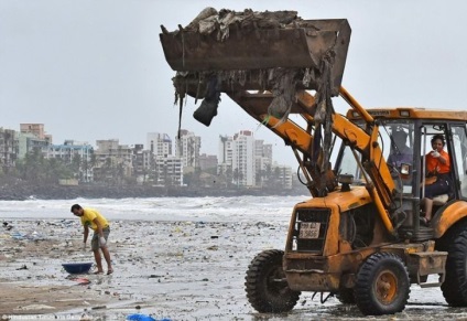 Pentru a curăța plaja, a trebuit să scoată 5 milioane de kilograme de deșeuri
