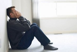Ce și cine îi împinge pe tineri spre sinucidere