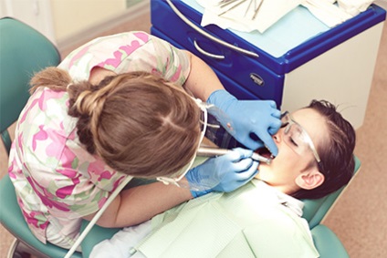 Gyermekgyógyászati ​​Dentistry - részesülő Gyermekfogorvos Minszkben, a kezelés fogszuvasodás gyermekeknél