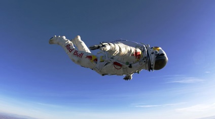 Felix Baumgartner a făcut un salt de la stratosfera