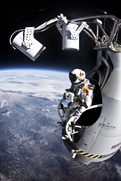 Felix Baumgartner a făcut un salt de la stratosfera