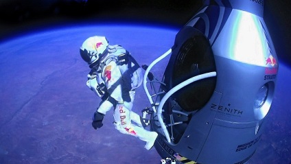 Felix Baumgartner a făcut un salt de la stratosfera