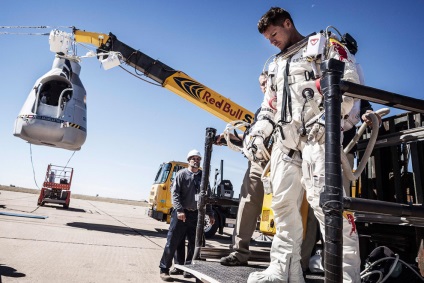 Felix Baumgartner a făcut un salt de la stratosfera