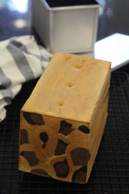 Francia pék felfedi a titkot, hogyan kell elkészíteni a tej kenyér leopárd mintás