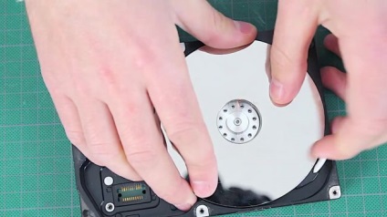 Gyro de pe un hard disk de computer