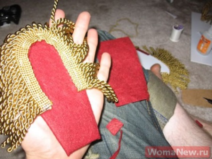 Hussars epaulettes cu mâinile lor