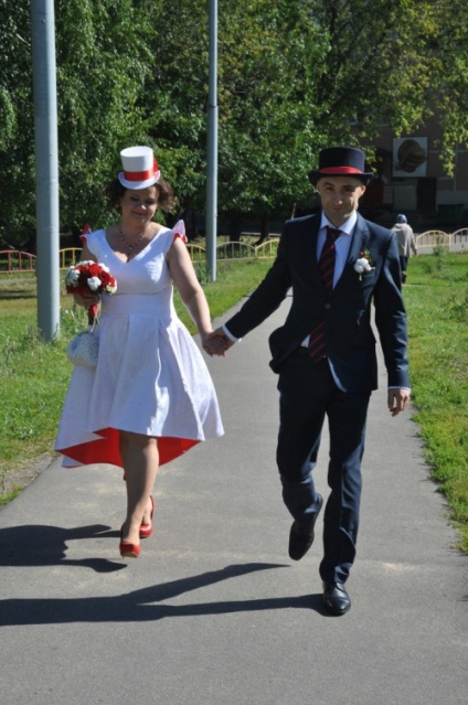 Inna într-o rochie de mireasă a unui iubit, o nuntă pe 14 august 2015