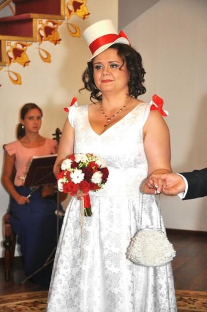 Inna într-o rochie de mireasă a unui iubit, o nuntă pe 14 august 2015