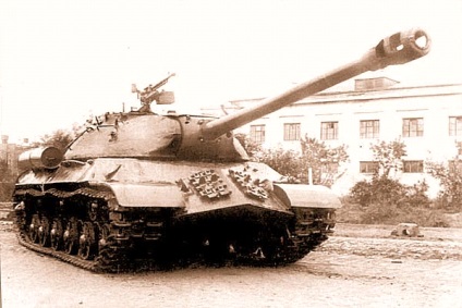 IS-3 - szovjet nehéz harckocsi