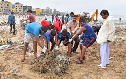 Ca o persoană obișnuită a eliberat plaja de 5 milioane de kilograme de gunoi în India