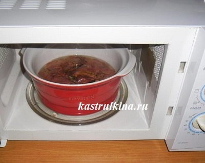 Cum să gătești un ficat de pui într-un cuptor cu microunde, o rețetă cu o fotografie