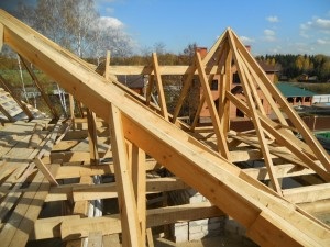 Cum să faceți un acoperiș ieftin pe o casă de vacanță, reparați-vă și finalizați-vă