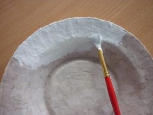 Cum se face o placă de papier-mache și alte feluri de mâncare decorative