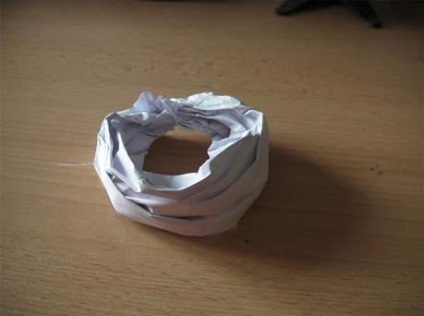 Cum se face un torus conform unei scheme dintr-o foaie de hârtie