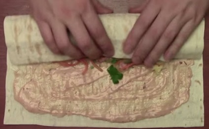 Cum să faci shawarma delicios timp de 5 minute cu mâinile tale acasă!