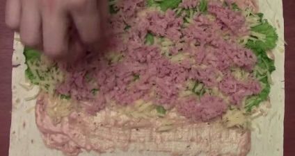 Hogyan készítsünk ízletes shawarma 5 percig a kezével otthon!