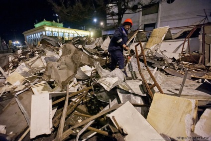 Cum au fost demolate pavilioanele comerciale din Moscova