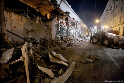 Cum au fost demolate pavilioanele comerciale din Moscova