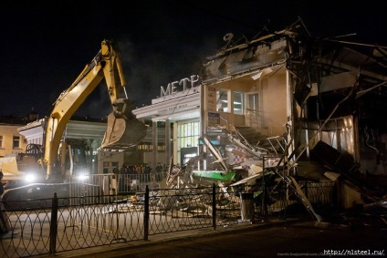 Cum au fost demolate pavilioanele comerciale din Moscova