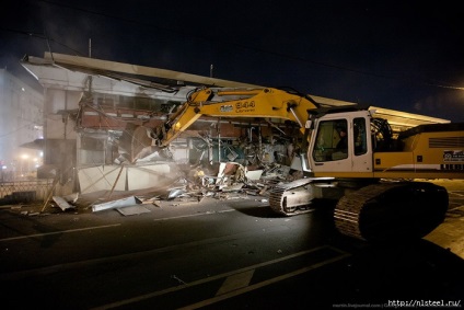 Cum au fost demolate pavilioanele comerciale din Moscova