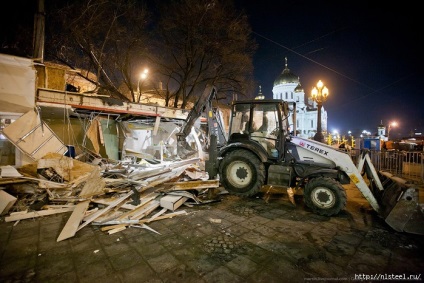 Cum au fost demolate pavilioanele comerciale din Moscova