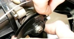 Как да се замени кабела на педала на газта Lada Priora