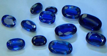 Sapphire камък магически свойства на тъмно синьо корунд, женски съветник