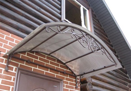 Vizor din policarbonat de deasupra pridvorului sau balconului cu propriile mâini, în detaliu pe video și fotografii