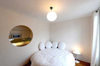 Patul rotund în dormitor (foto) este neobișnuit și foarte practic