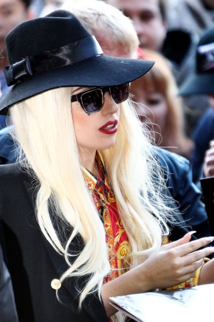 Lady Gaga lansează faima de lady gaga