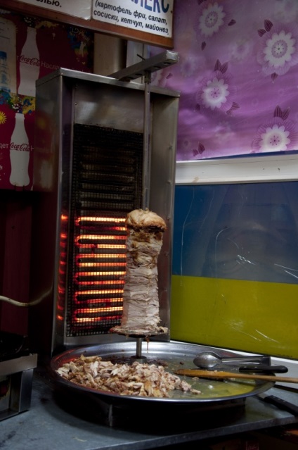 Maestru de pregătire pentru pregătirea shawarma turcă de la trepte
