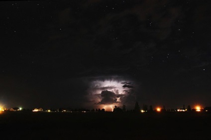 Michael Hollingshid vânătorul pentru fermoare și o tornadă