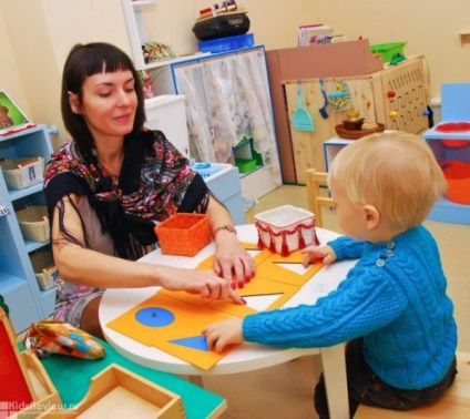 Metoda Montessori în casa de joc și clase pe sistem și alte fotografii și clipuri video