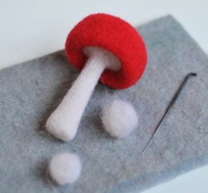 Fly agaric în tehnica de felting uscat, o fabrică de hobby