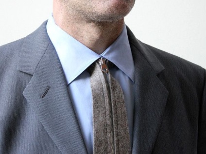Cravată originală cu fermoar interior