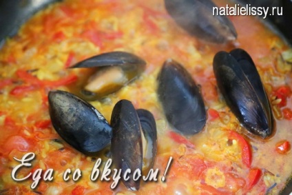 Paella cu fructe de mare, rețetă pas cu pas cu fotografii