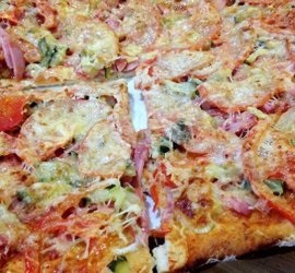 Pizza fără drojdie în cuptor simplu rețetă pas-cu-pas