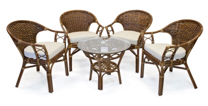 Wicker rattan mobilier în interiorul unui apartament oraș