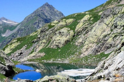 Trekking la Lacul Kardyvach