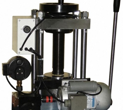 Principiul funcționării unui dispozitiv de presare hidraulică, descriere, piston