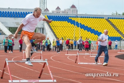 Professzor Szergej Bubnovsky „push-up, sit-up, nyomja meg a - három legjobb gyakorlatok az egészségért”
