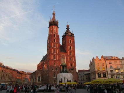 Solicit o vizită sau o călătorie în Polonia cu trenul și cu mașina - Varșovia (Polonia)