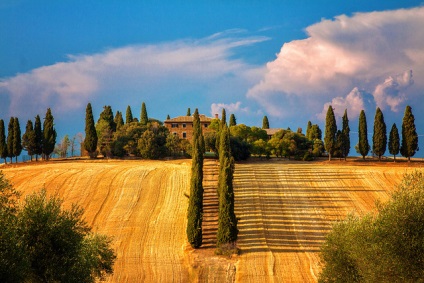 Călătorește cu mașina spre Toscana