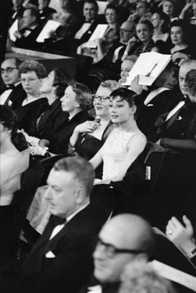 Imagini rare de Audrey Hepburn, blogger busbybabes pe site 25 noiembrie 2010, o bârfă