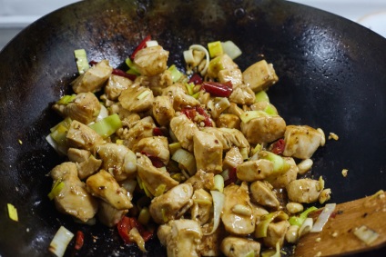 Reteta pentru pui kung-pao sau gungbao - vasul perfect pentru iubitorii de condimente picante