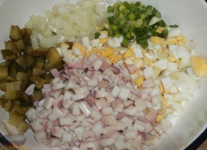Salată cu orez și castraveți de calmar