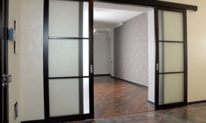 Hálószoba szekrény egy szobabelső, a választás a bútorok és anyagok, példák teremtés (fotó)