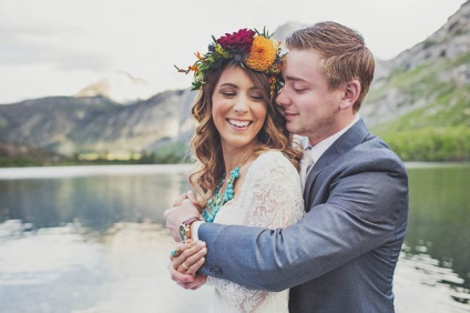 Esküvői és Chris Chesley tartott egy kis hegyi városban a tónál, és egyesíti a stílust
