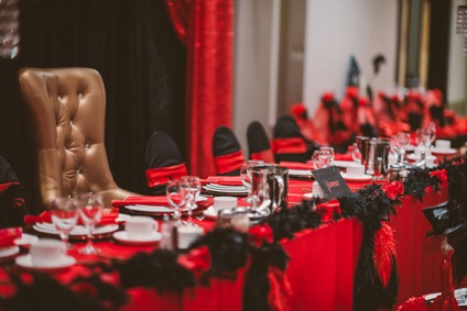 Az esküvő a stílus Moulin Rouge dekoráció és szervezése