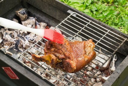 Csülök a grill, a sör - egyszerű receptek